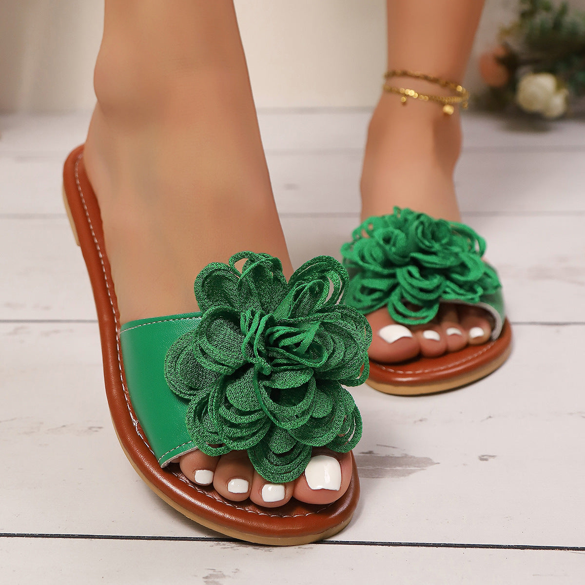 Fashionable And Versatile Floral Flat Slippers